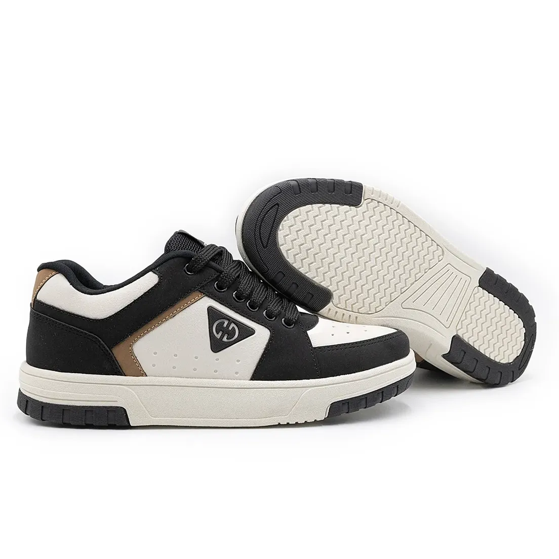 Tênis infantil masculino preto e bege, vista lateral mostrando design esportivo